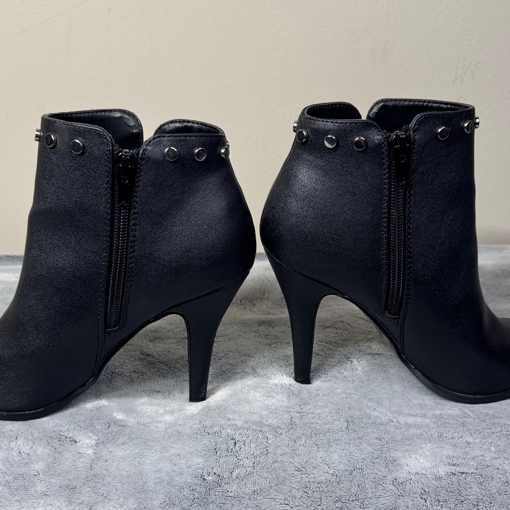 Fergalicious by Fergie “Captain” Studded Ankle Booties - Black - Size 7 - EUC - Picture 3 of 15